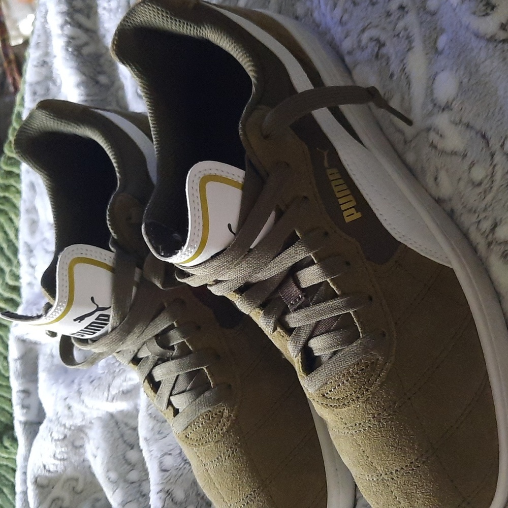 Puma Men's 10 Olive Suede Sneakers, Worn Once Indoors Display, New w Box - Picture 5 of 11